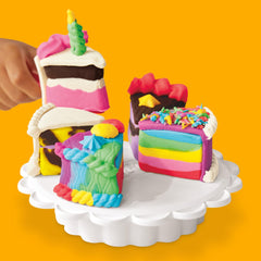 Play-Doh Super Slice Cake Playset: 11 color cans spark creative play.