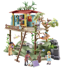 Family figures included for relatable rainforest role play