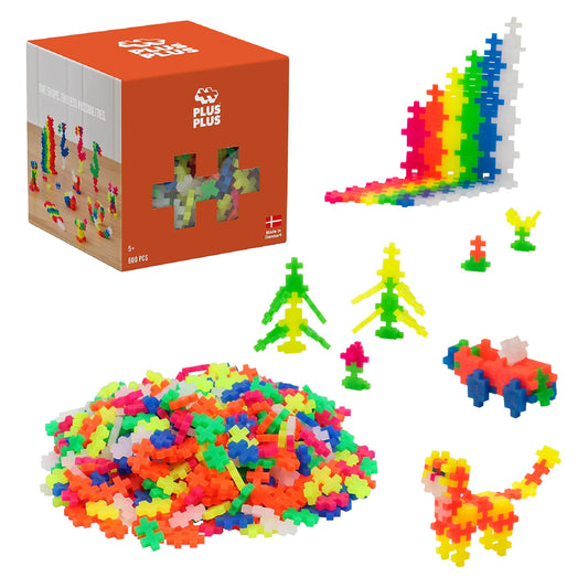PLUS PLUS Open Play Set with 600 pieces enables endless creative mosaics and 3D builds anywhere.