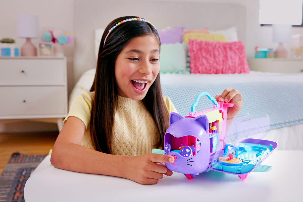 Polly Pocket Kitty Airways cockpit play encourages kids to steer flights and tell stories.