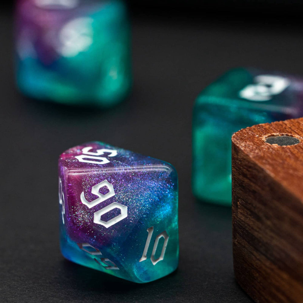Poludie Rose Blue Glitter dice readability with white numbers for quick rolls.