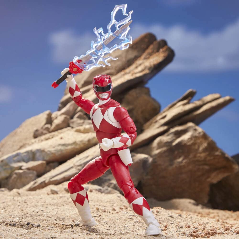 Power Rangers E7755 included accessories expand play scenarios.