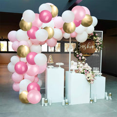 Przyjecie hot pink balloons create bold accents