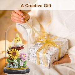 QARULUS Parrot Flower Bouquet Building Set – colorful desk decor and gift-ready presentation.