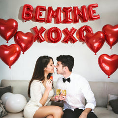 QDIRDEC table display with heart balloons for romantic dinner