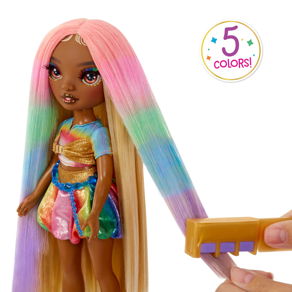 Rainbow High Meline's detailed gold dress adds glamorous playtime flair.