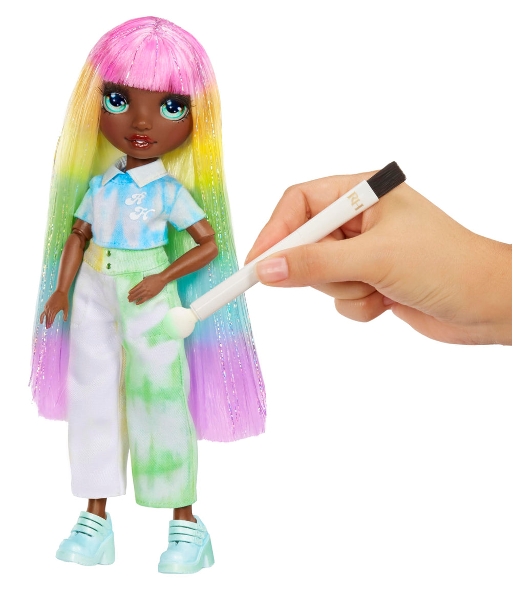 Rainbow High tie-dye kit and stencils enable fun patterns