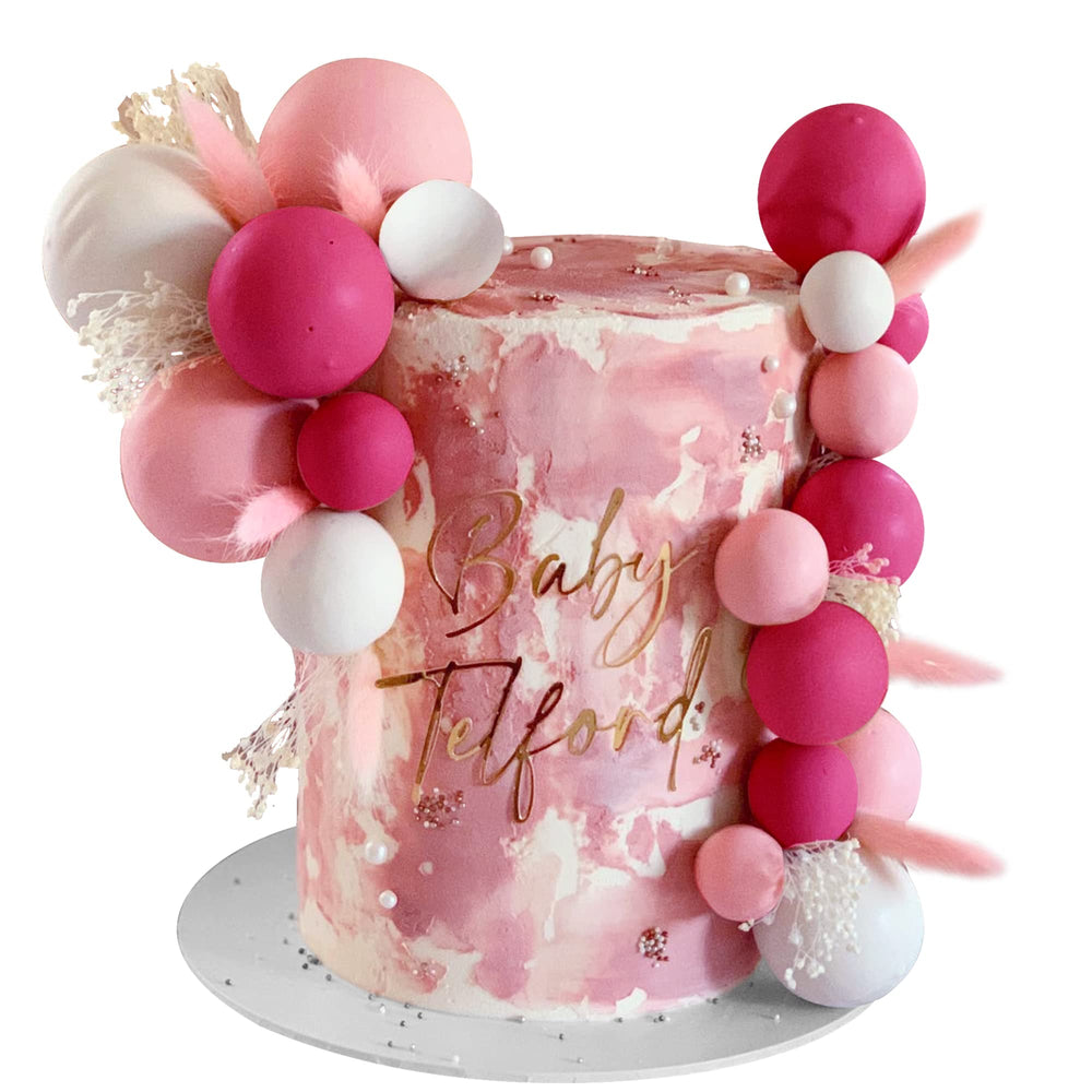 RASSLISA bear-theme toppers elevate birthday cake display.