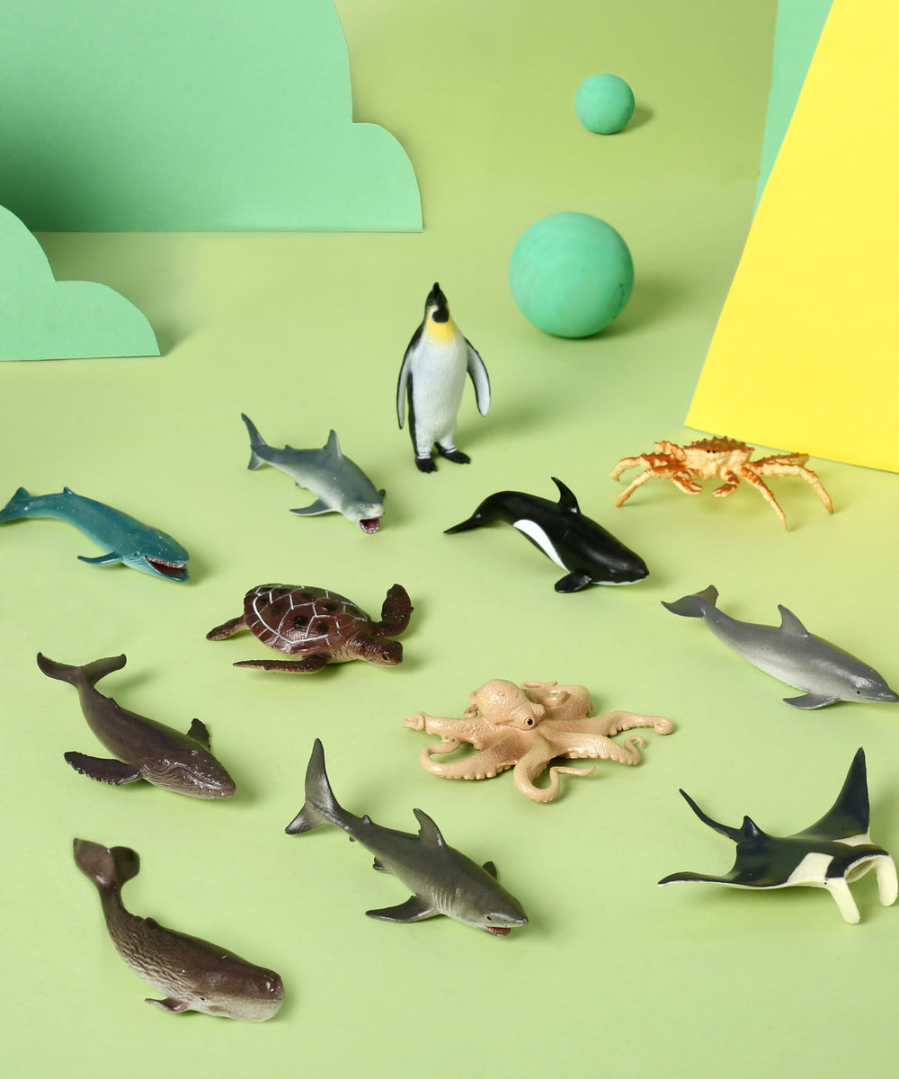 RECUR whale shark figurine suitable for cake decoration and display.