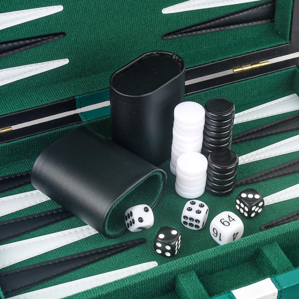 RERIVER standard dice included with the set for classic play.