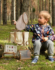 ROBUD extendable net in use for safe insect catching outdoors