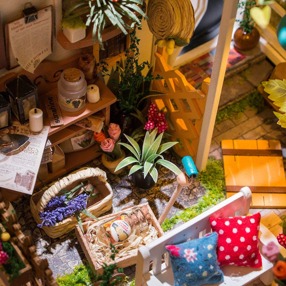 Rolife dollhouse parts and tips help avoid missing pieces.