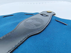 Rollooo compact leather pouch for coins and small items during travel.