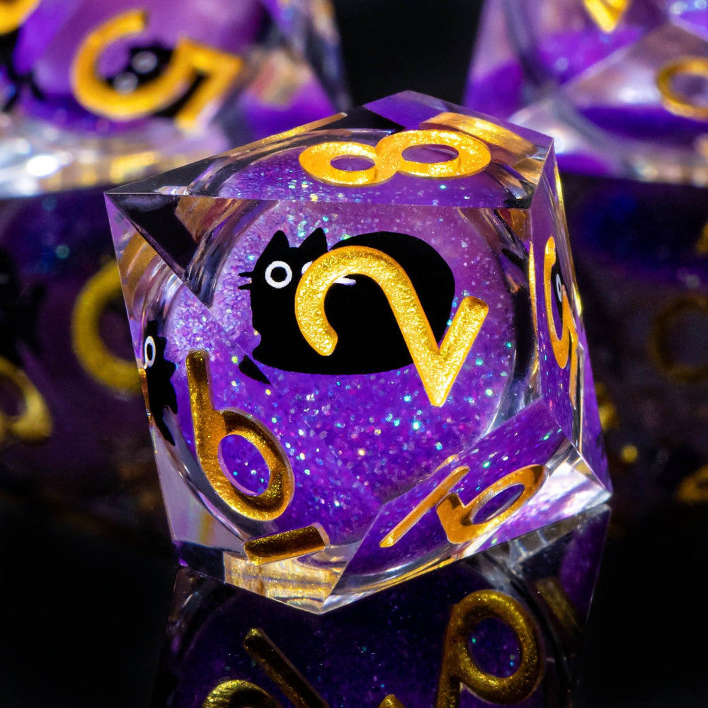 Roycevon resin dice set gift box protects dice during transport.