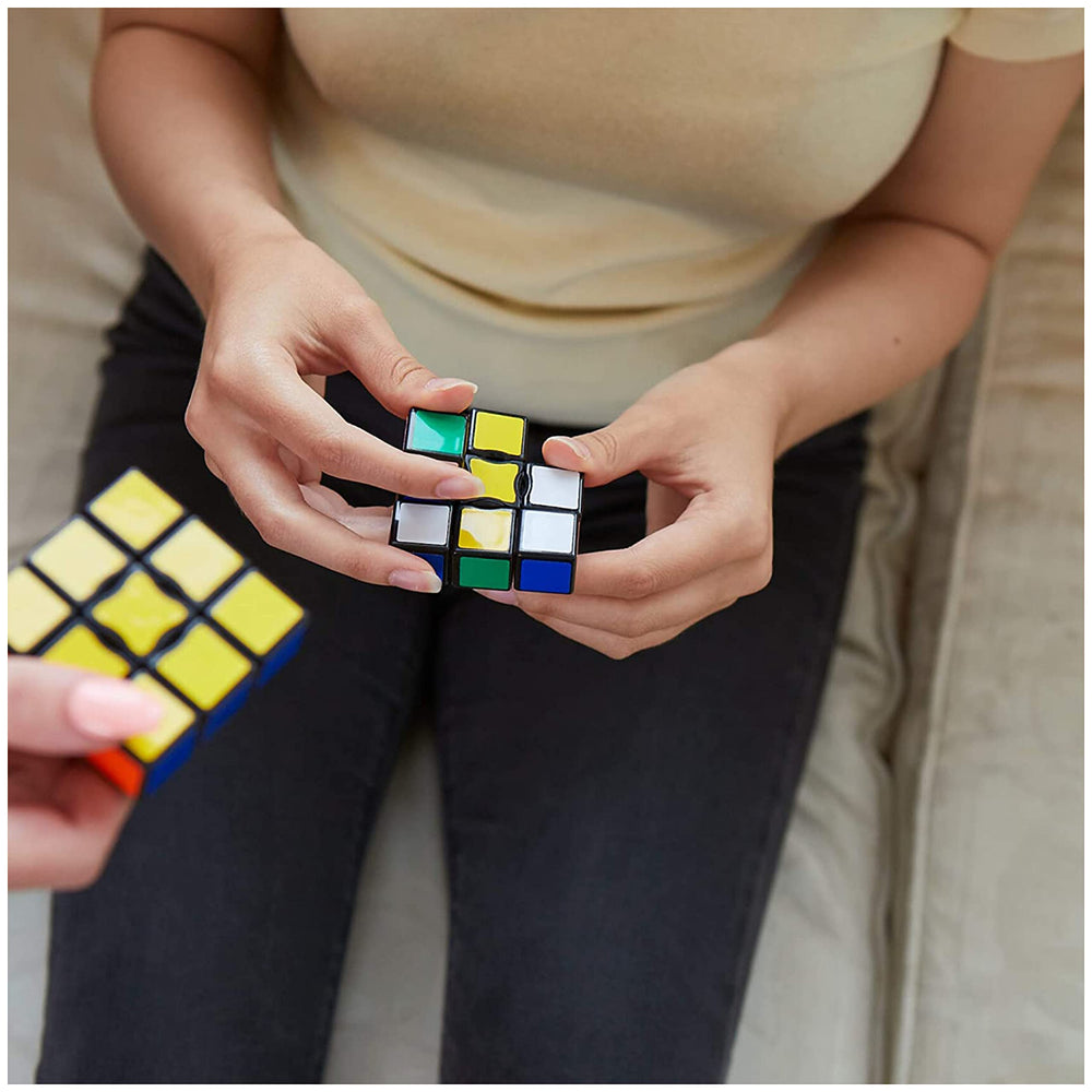 Rubik's Edge Cube 3x1 color scheme fosters engaging, playful puzzle sessions.