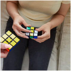 Rubik's Edge Cube 3x1 color scheme fosters engaging, playful puzzle sessions.