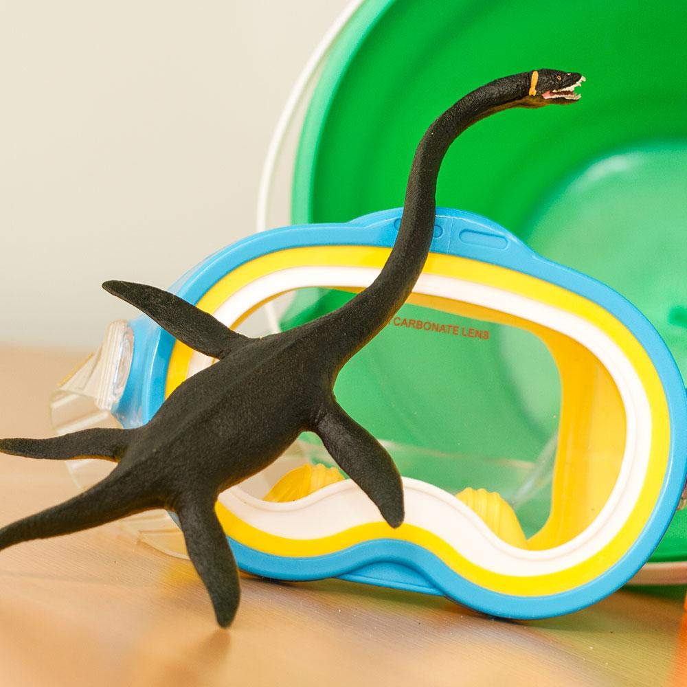 Safari Ltd Elasmosaurus figurine ideal for kids' playtime and imaginative paleontology.