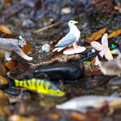 Safari Ltd Great Lakes TOOB blue heron figure for wetland habitats exploration.