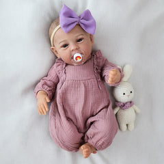 SCOM Mary with diapers and bracelet for a ready-to-care-for newborn look
