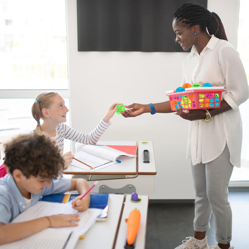 Seenelling 1.25-inch high bouncing ball compact for little hands.