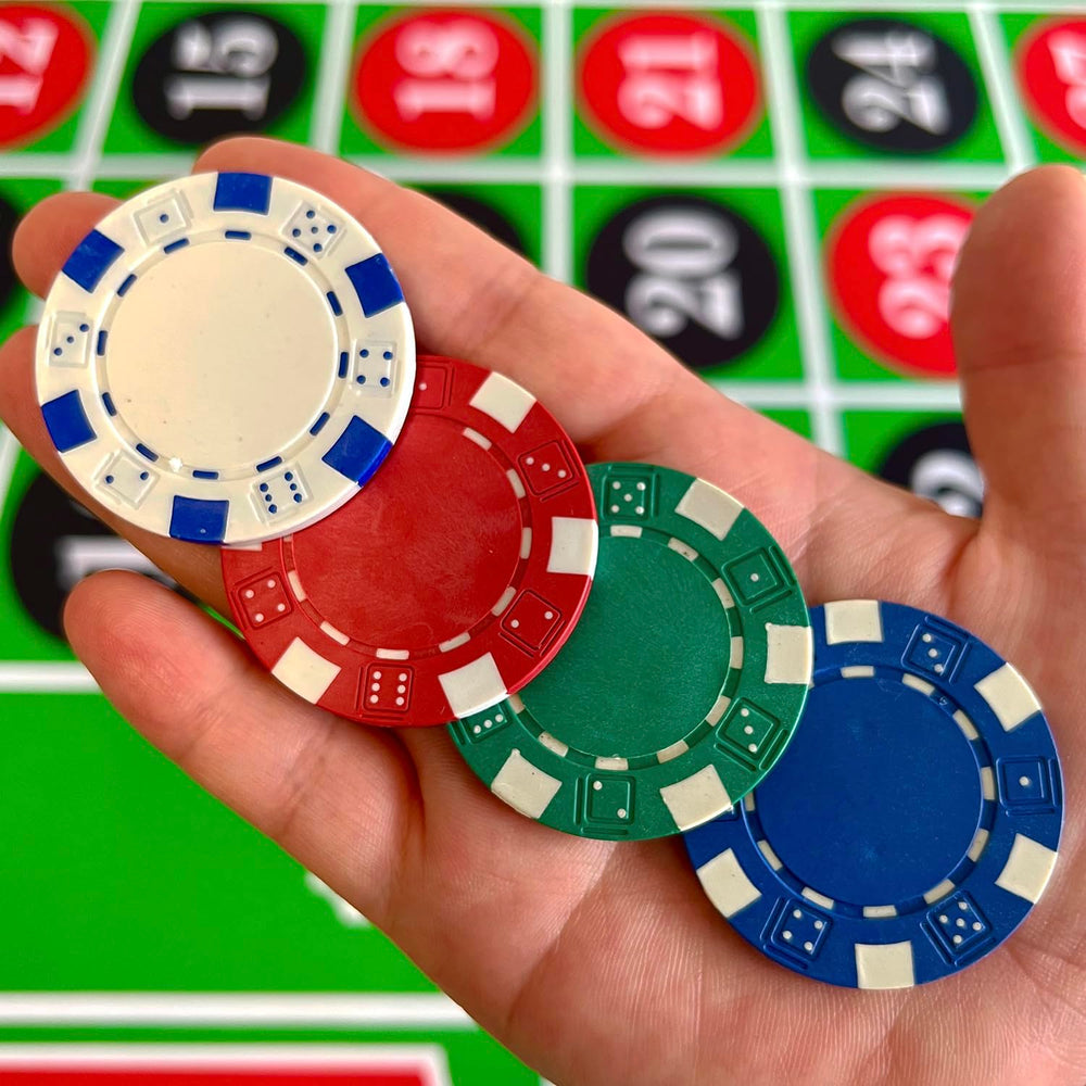 SEETOOOGAMES poker chip blue side supports smooth play and comfortable handling.