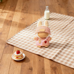 SHUOXUKE 3-piece outfit set poses well on 17cm dolls for stylish displays.