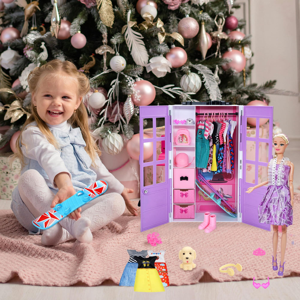 Sidola notebook, stickers, and phone add pretend play elements.