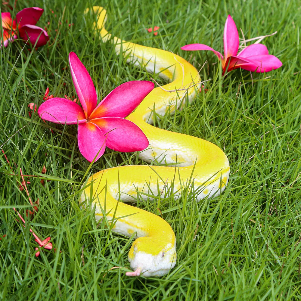 SIENON snake figure in playset sparks imaginative adventures