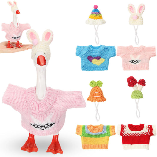 SilTriangle desk goose with four knitted outfits enhances festive desk charm