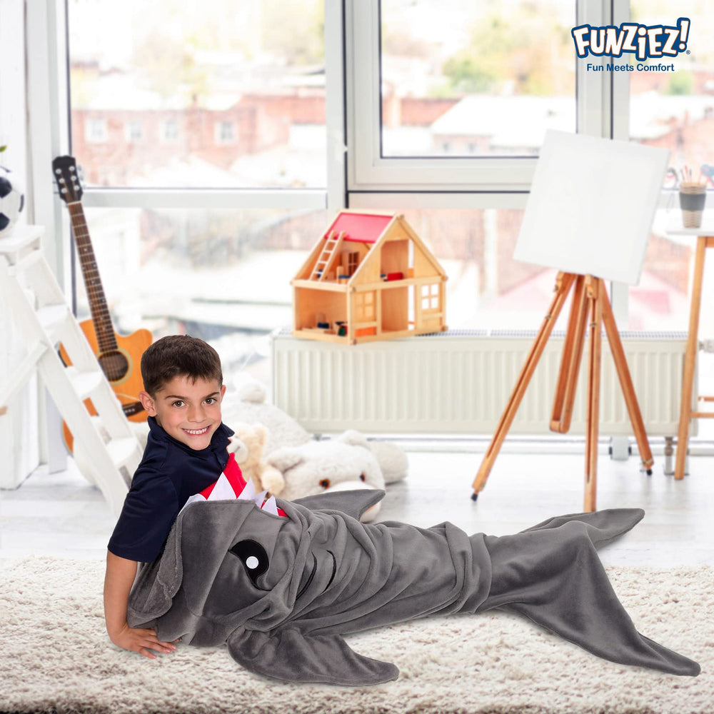 Silver Lilly Shark Tail Blanket teeth detail enhances dramatic moments and cuddly warmth.