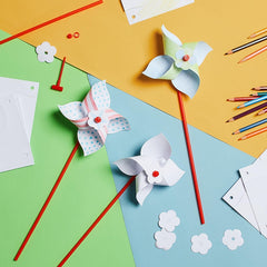 Simgoing blank pinwheels support kids’ hands-on learning and collaborative crafts.