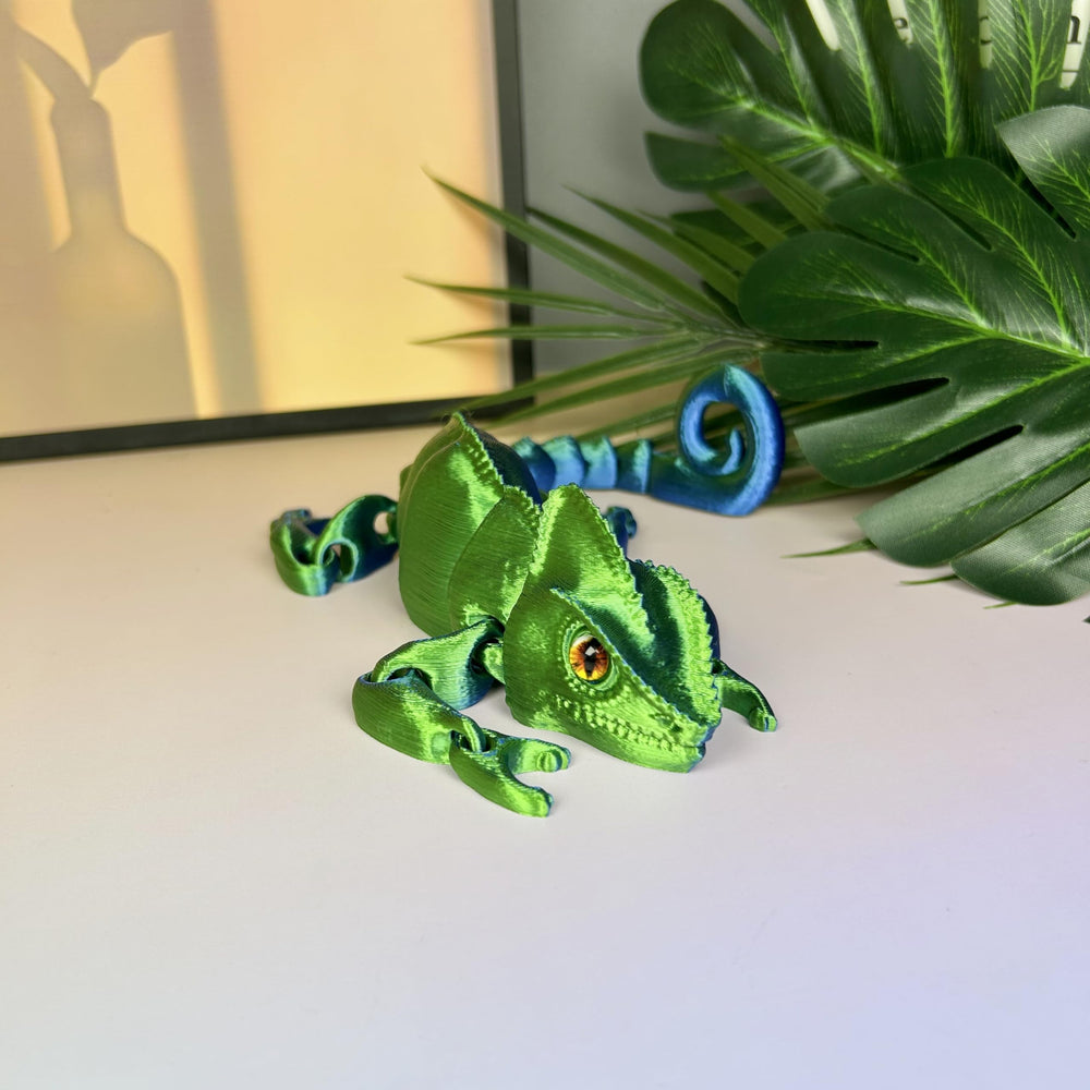 SIPWATE office decor chameleon doubles as a subtle stress-reliever.