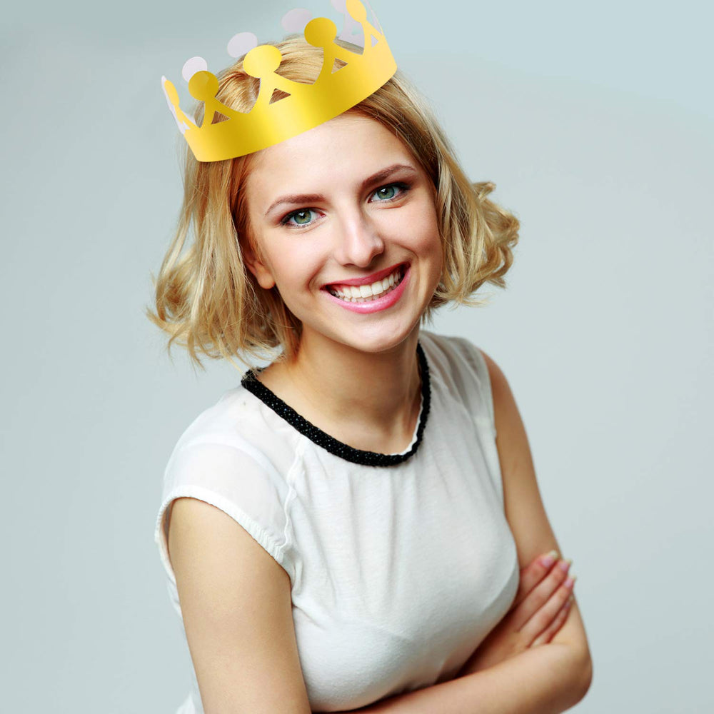 SIQUK crown size 59cm 9.5cm accommodates a wide age range.