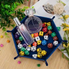 SIQUK dice tray velvet lining protects dice from scratches.