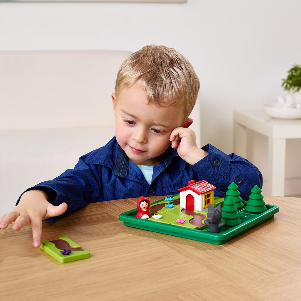 SmartGames Little Red Riding Hood colorful illustrations spark imagination.