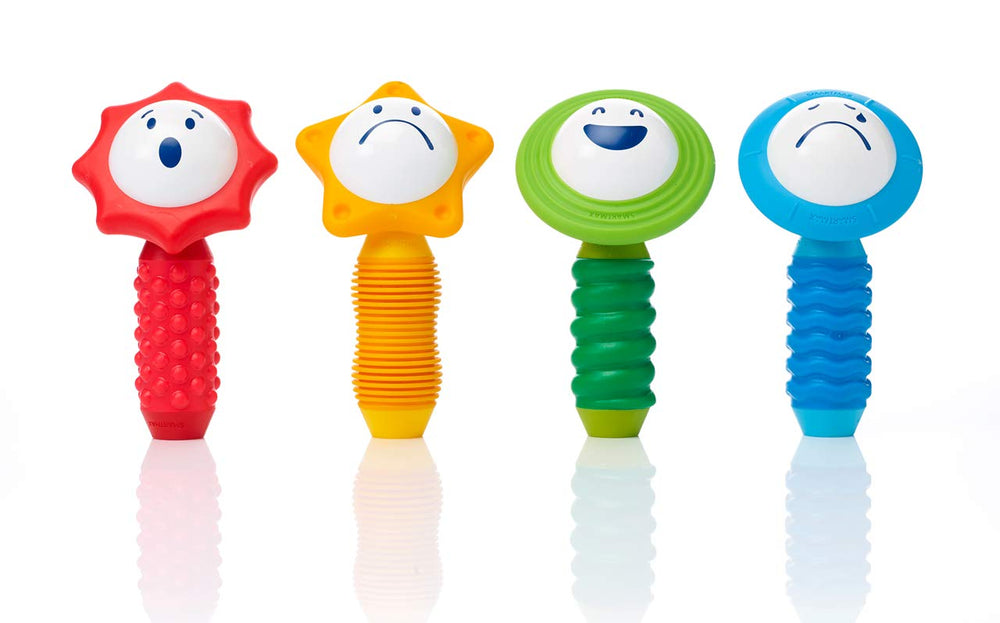 SmartMax 18-piece set supports fine motor practice during play.