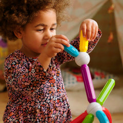 SmartMax Start Plus colorful bars enabling quick, tactile building for young builders.