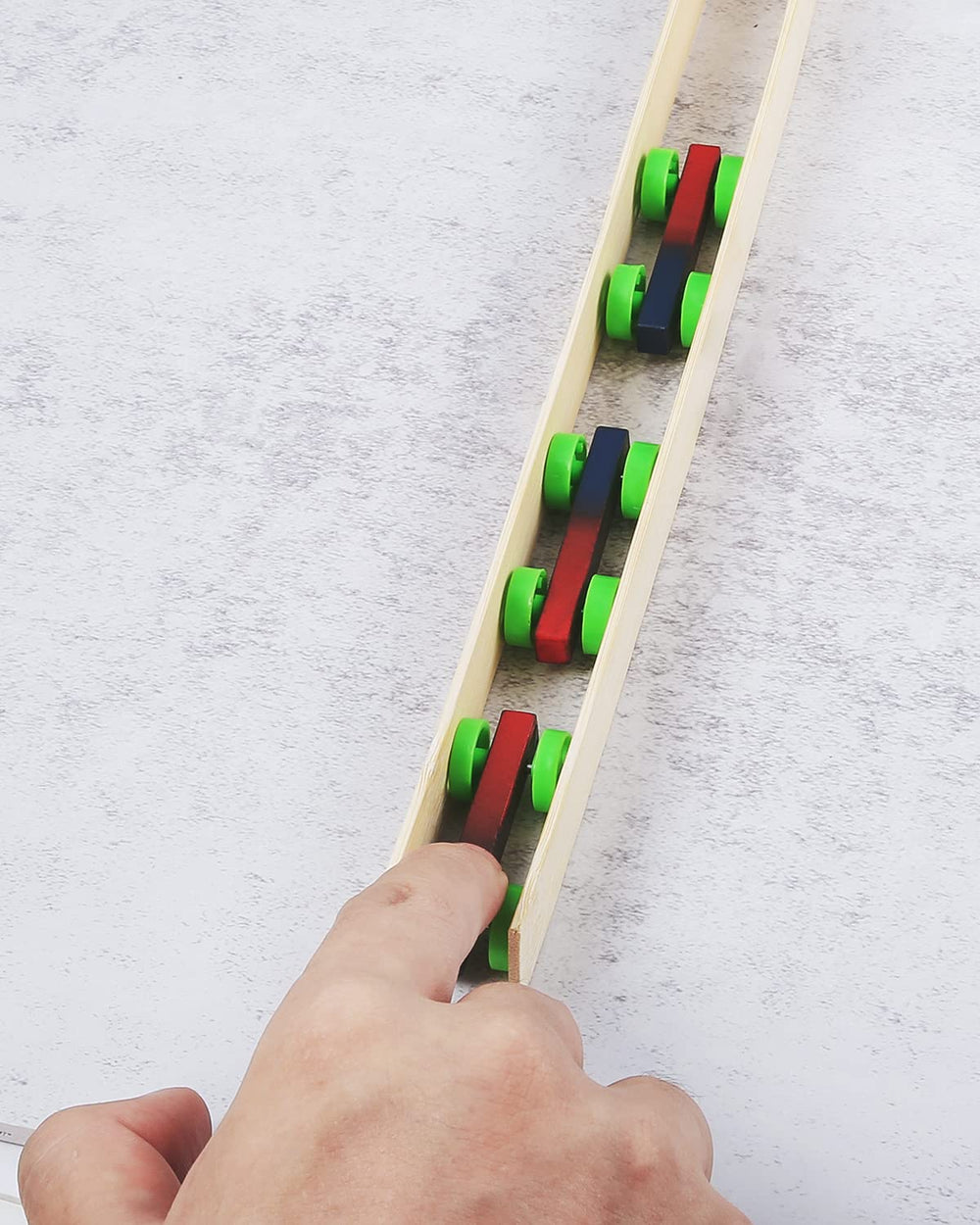 Sntieecr Labs Junior magnetism set magnetic cars show interactive motion.