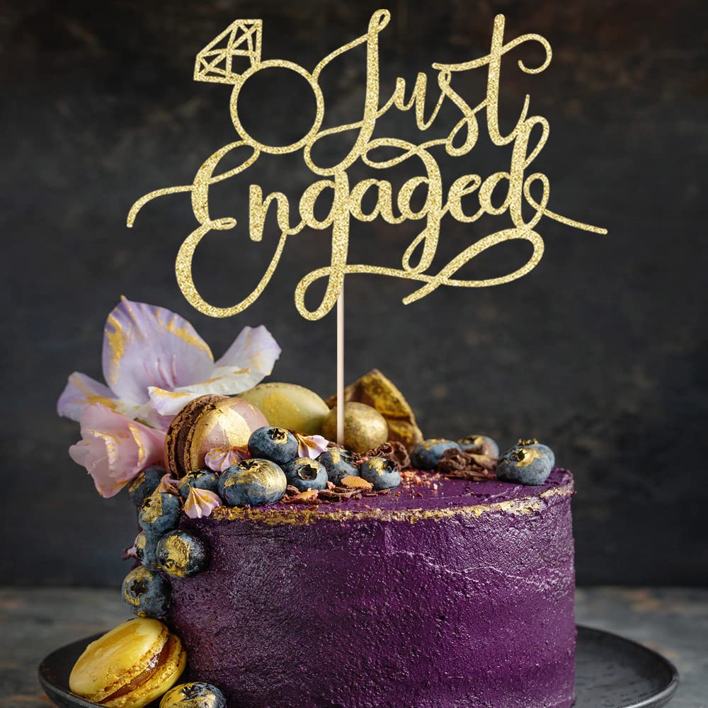 Sodasos Sparkling wedding topper in gold creates a romantic centerpiece vibe