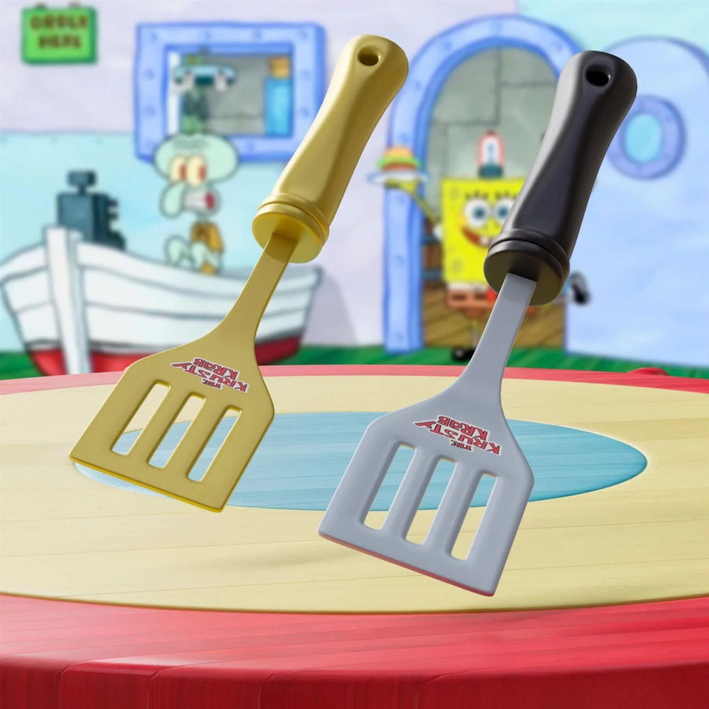 SpongeBob SquarePants ketchup and mustard bottles enhance pretend condiments.