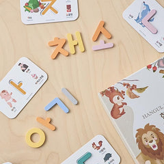 SSol & Sam wood-toned Hangul learning kit for beginners.