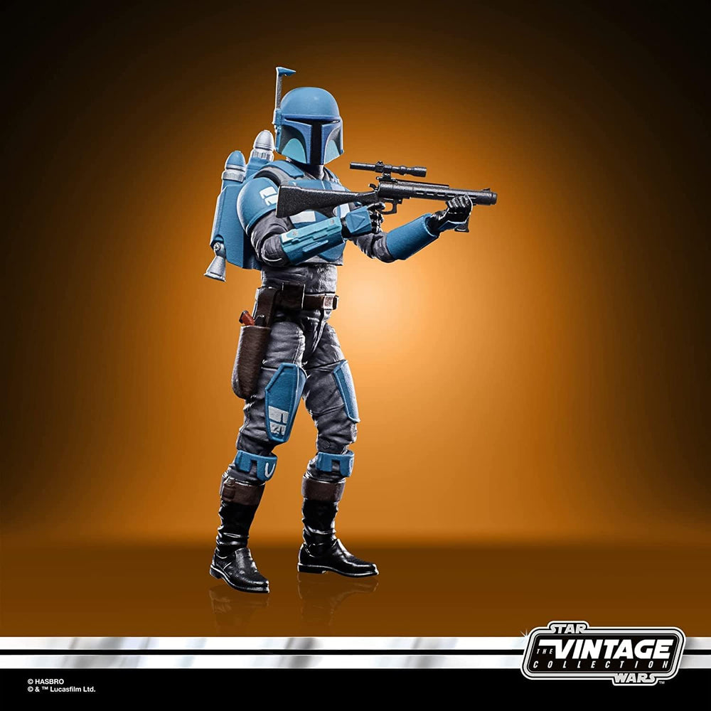 STAR WARS Death Watch Mandalorian accessories enhance authentic display.