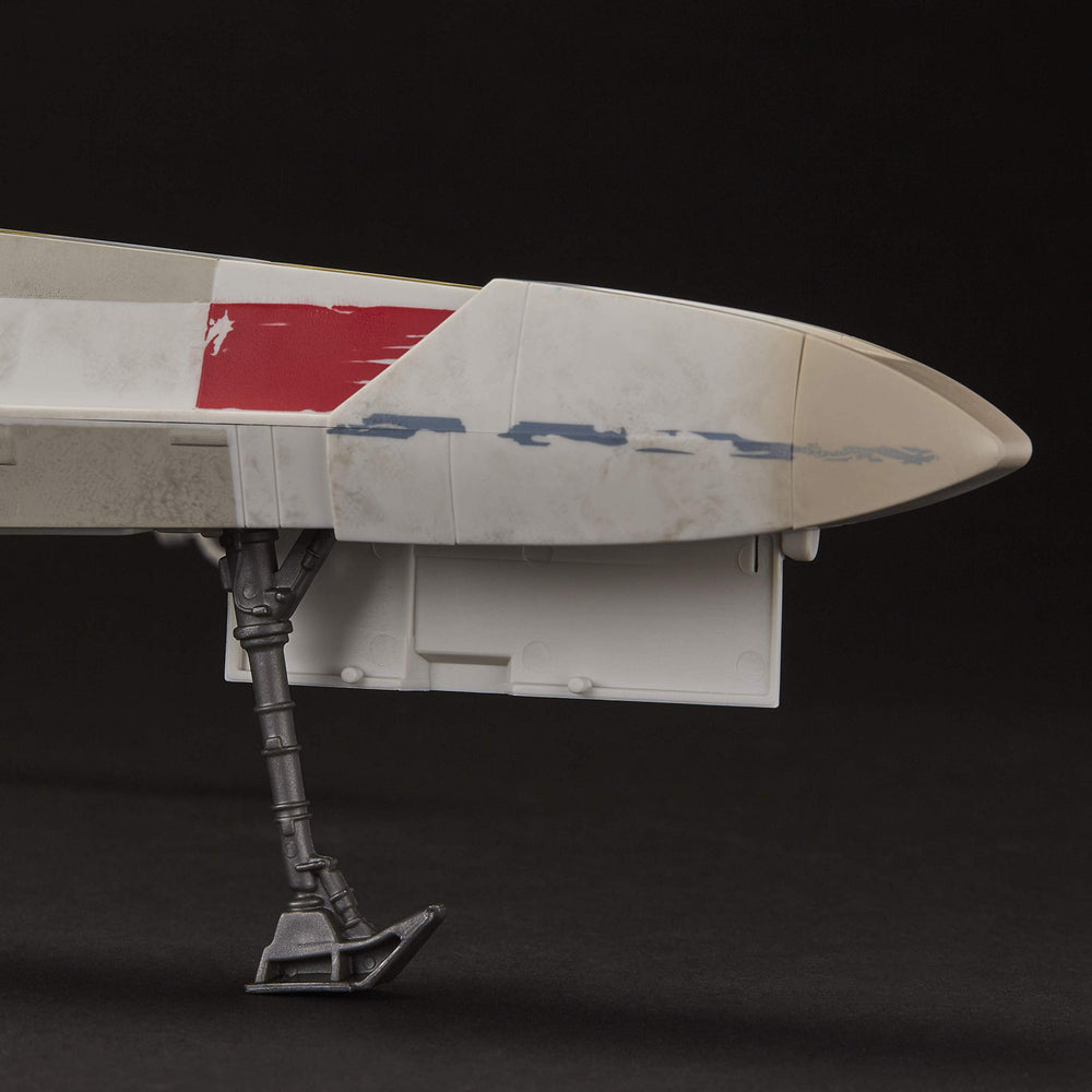 Hinged cockpit canopy for easy figure placement