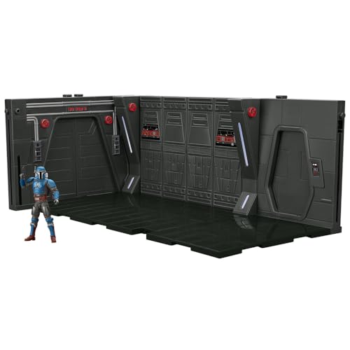 STAR WARS Mando privateer figure included for interactive display and storytelling.
