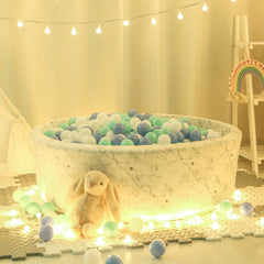 STARBOLO balls in play tent, easy assembly and child-friendly color palette.