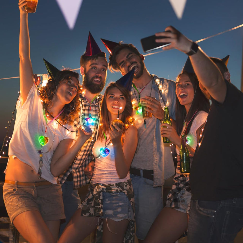 STOBOK glow-in-dark star necklace lights up dark venues for celebrations