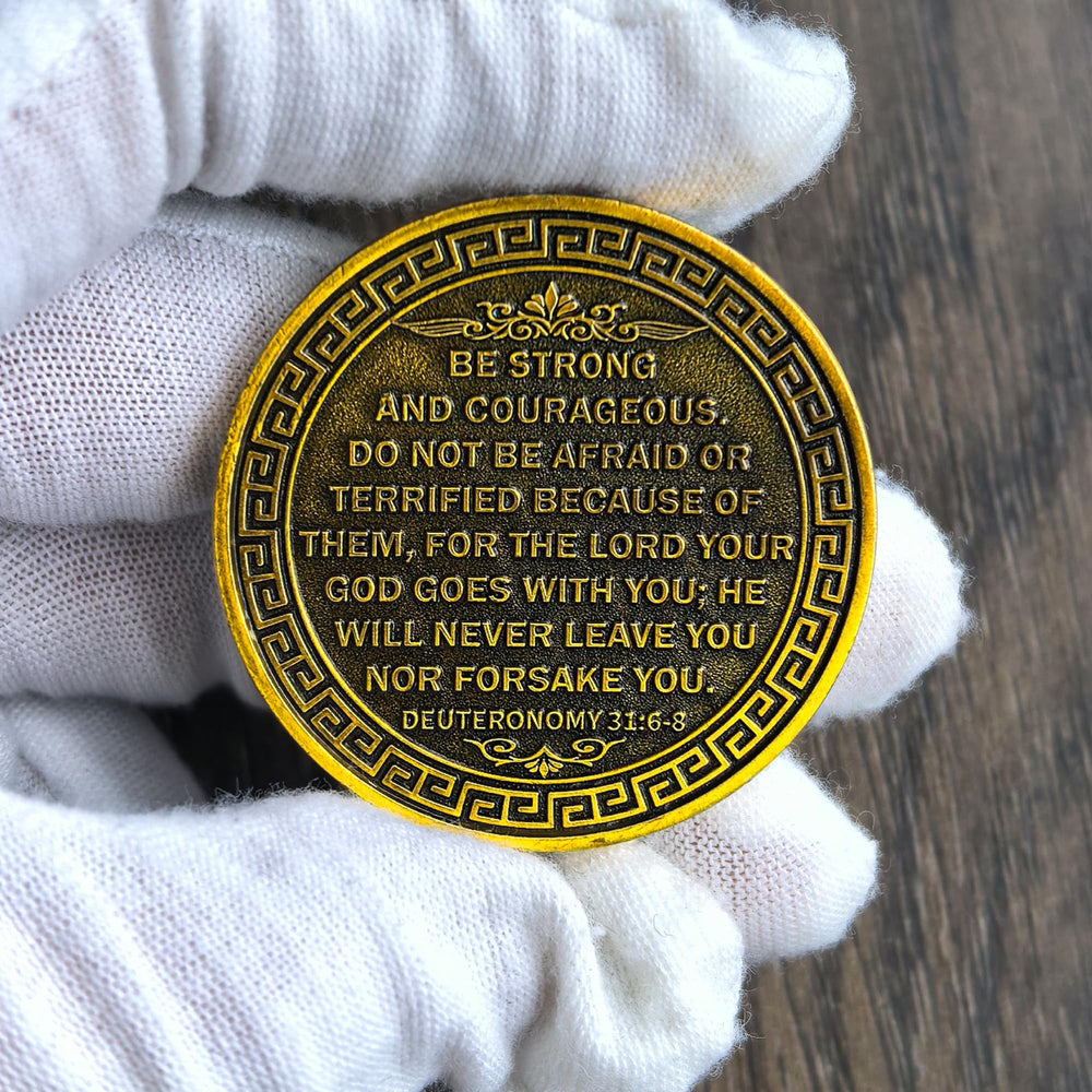 Strugglejewelry package included with coin and protective case
