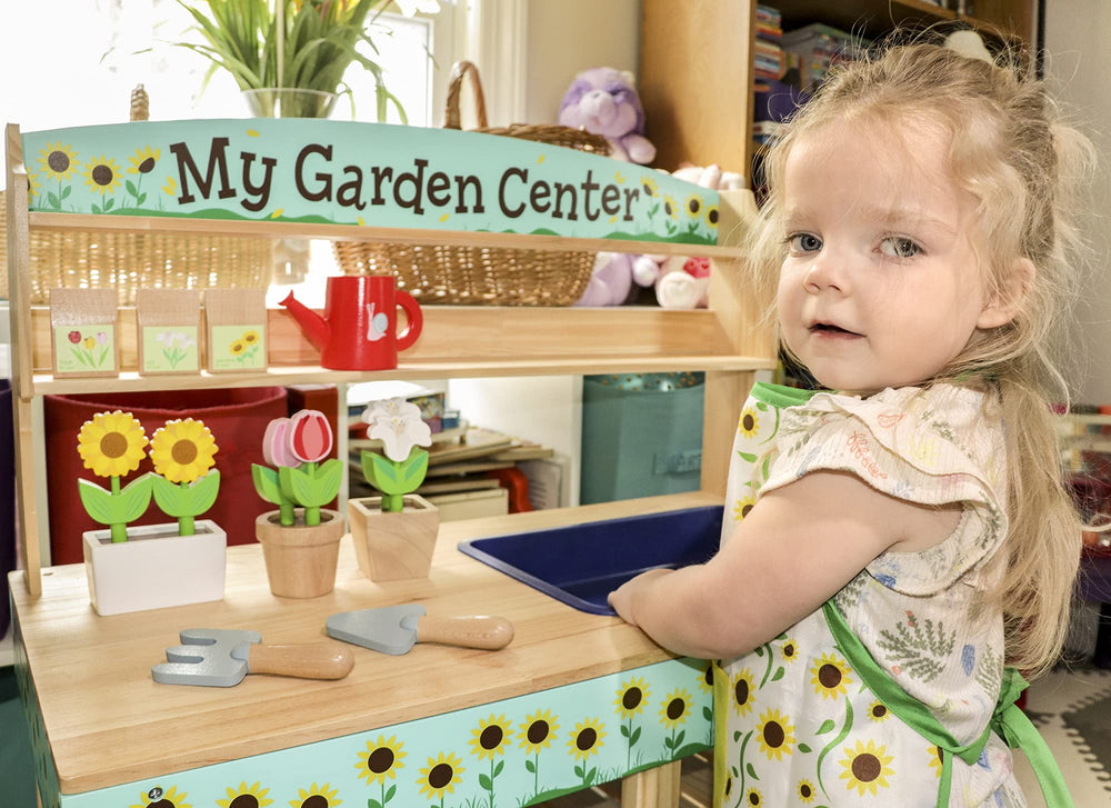 Svan Bloom & Grow apron helps organize accessories during busy pretend sessions.