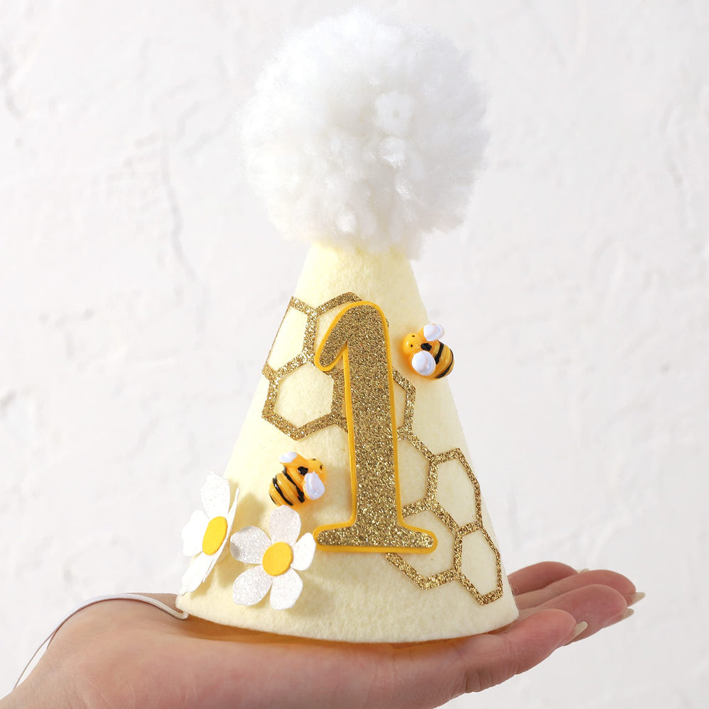 SYESQL bee-themed birthday hat elastic band for comfortable wear.