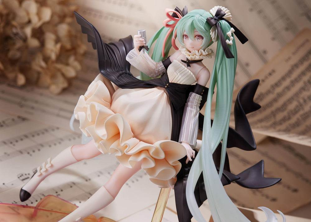 Taito Hatsune Miku AMP figure back view reveals clean finish and accessories